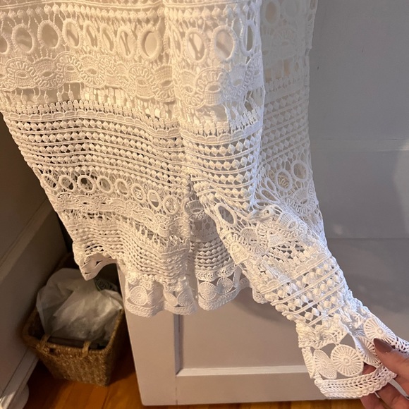 White dress from Lady Black Tie - Picture 5 of 6